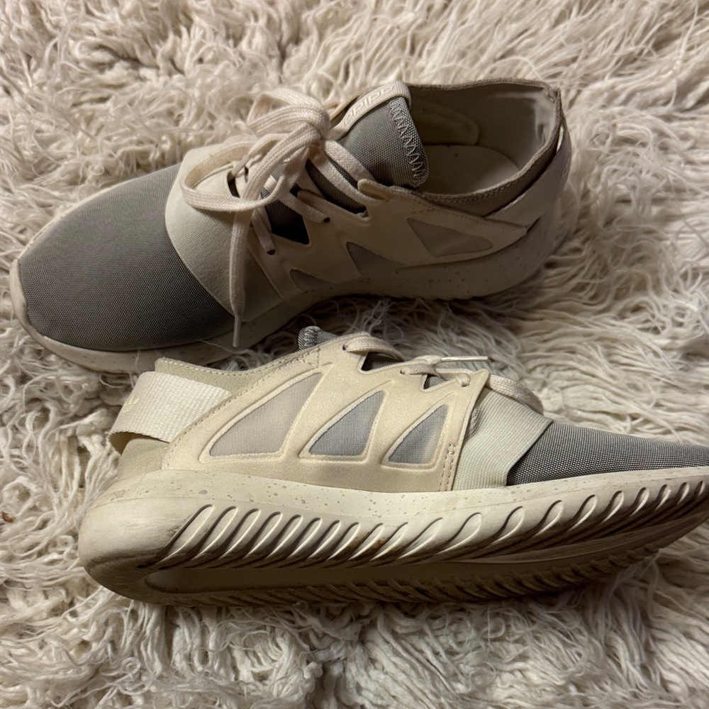 Adidas tubular woman sneakers